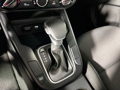 Used 2025 Kia Soul LX w/ LX Technology Package FWD image 17