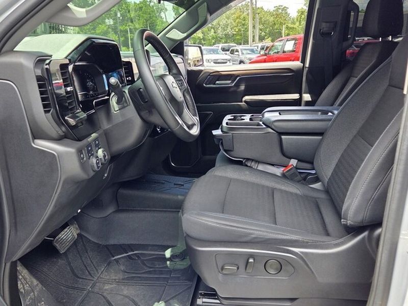Used 2024 Chevrolet Silverado 1500 LT AWD/4WD image 6
