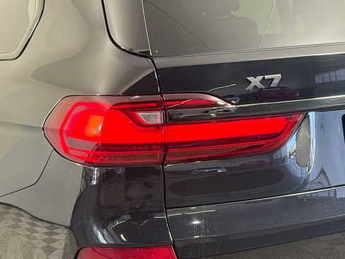 Used 2022 BMW X7 M50i w/ Dynamic Handling Package image 36
