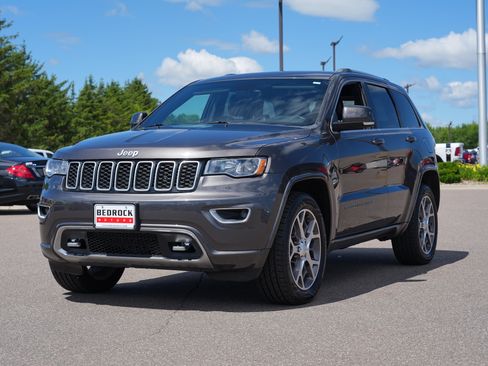 Used 2018 Jeep Grand Cherokee Limited AWD/4WD image 7