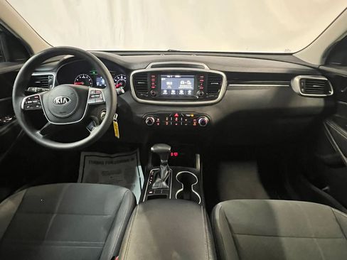 Used 2019 Kia Sorento FWD image 13