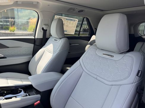 New 2026 Ford Explorer Platinum w/ LUX Leather Package AWD/4WD image 10