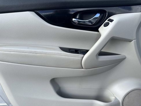 Certified 2018 Nissan Rogue Sport SV image 18