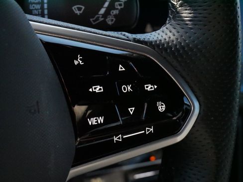 Certified 2022 Volkswagen Tiguan SEL R-Line image 26