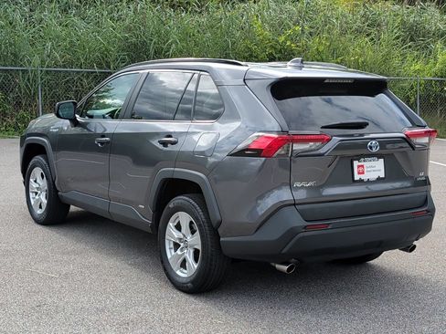 Used 2021 Toyota RAV4 LE AWD/4WD image 6
