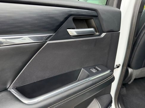 Used 2024 GMC Acadia Elevation image 31