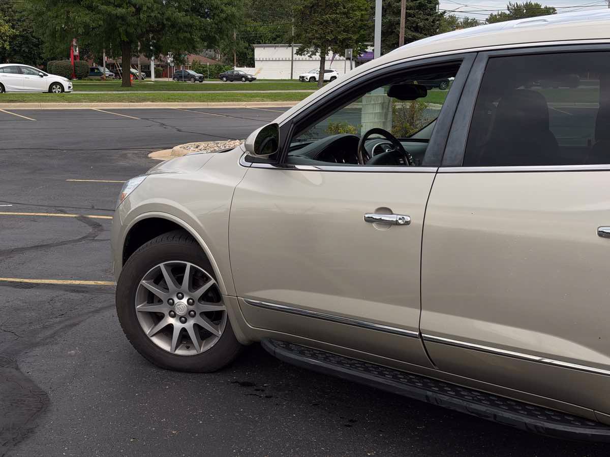 Used 2014 Buick Enclave Leather FWD image 7