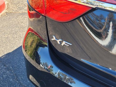 Used 2019 Jaguar XF Prestige image 6