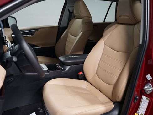 Used 2024 Toyota RAV4 Limited image 28