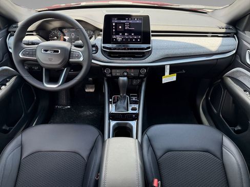 New 2025 Jeep Compass Latitude image 14