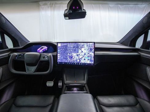 Used 2022 Tesla Model X Plaid image 12