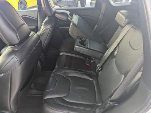 Used 2019 Jeep Cherokee Limited w/ Luxury Group image 18