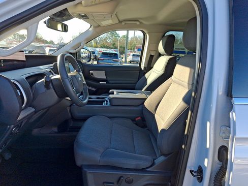 Certified 2025 Ford Expedition Active image 12