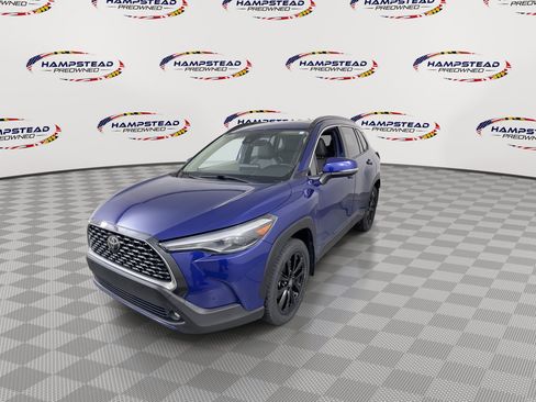 Used 2022 Toyota Corolla Cross XLE w/ Convenience Package AWD/4WD image 4