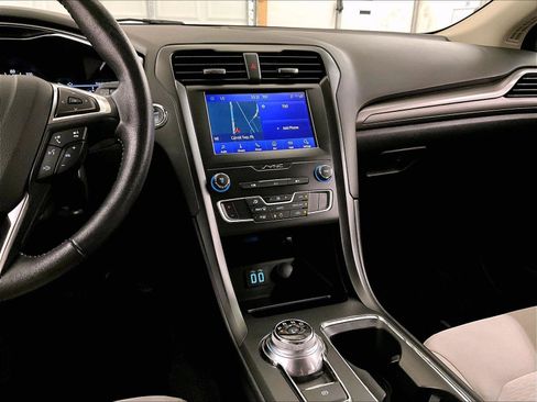 Used 2020 Ford Fusion SE w/ Equipment Group 151A FWD image 6