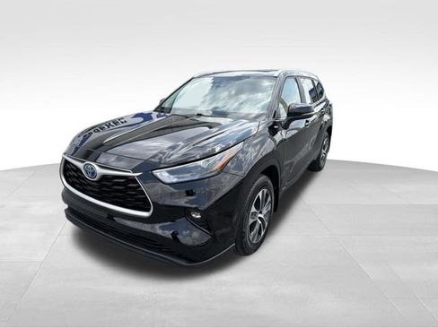 Used 2023 Toyota Highlander XLE AWD/4WD image 4