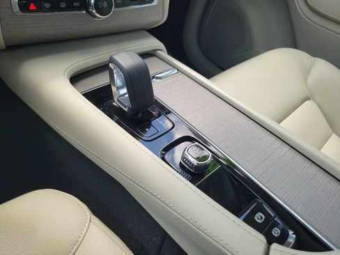 Certified 2024 Volvo XC90 T8 Plus w/ Protection Package AWD/4WD image 32