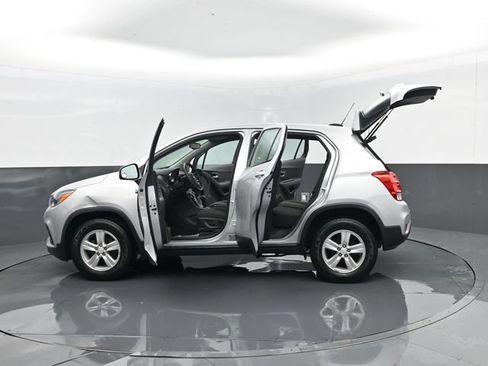 Used 2017 Chevrolet Trax LS AWD/4WD image 29
