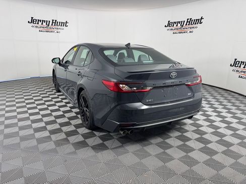 Used 2025 Toyota Camry SE w/ Convenience Package image 9