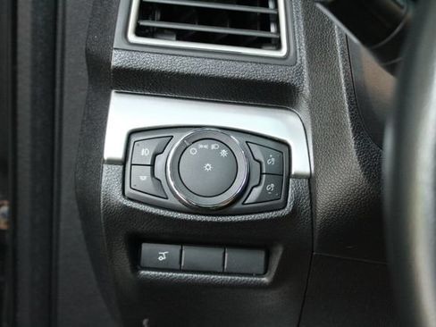 Used 2017 Ford Explorer XLT w/ XLT Technology Feature Bundle FWD image 15