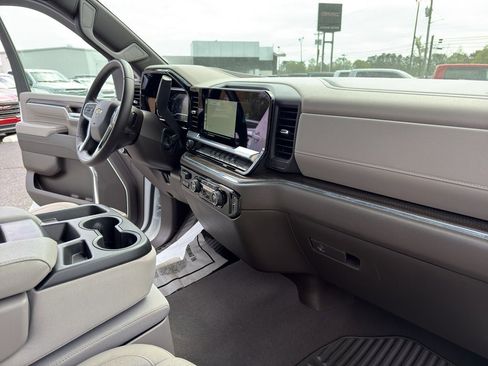 Used 2024 Chevrolet Silverado 2500 LT image 29