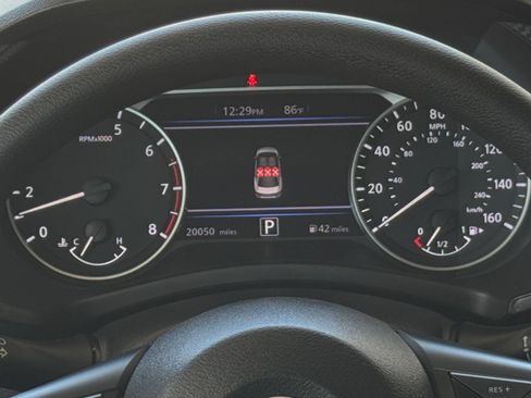 Used 2025 Nissan Sentra SV FWD image 34
