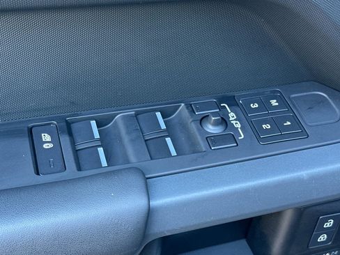 Used 2023 Land Rover Defender 130 X-Dynamic SE image 13