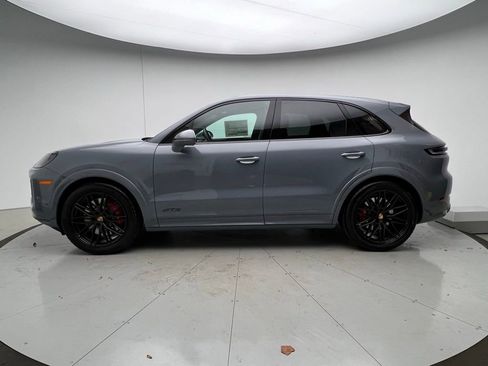 New 2026 Porsche Cayenne GTS image 2