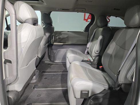 Used 2022 Toyota Sienna Limited FWD image 35
