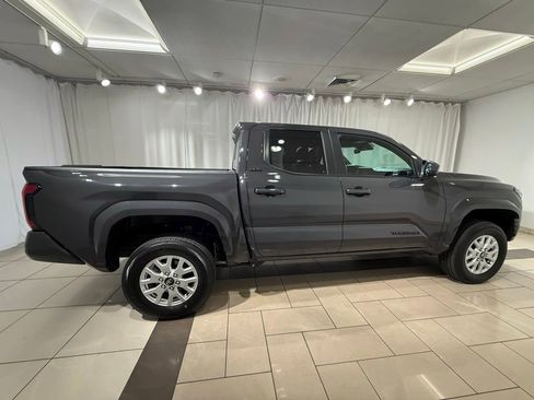 Certified 2025 Toyota Tacoma SR5 AWD/4WD image 4