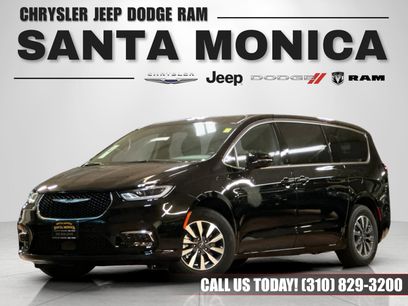 New 2026 Chrysler Pacifica Select