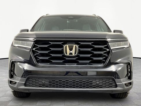 Used 2025 Honda Pilot Sport image 2