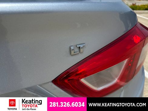 Used 2017 Chevrolet Cruze LT w/ Convenience Package FWD image 10