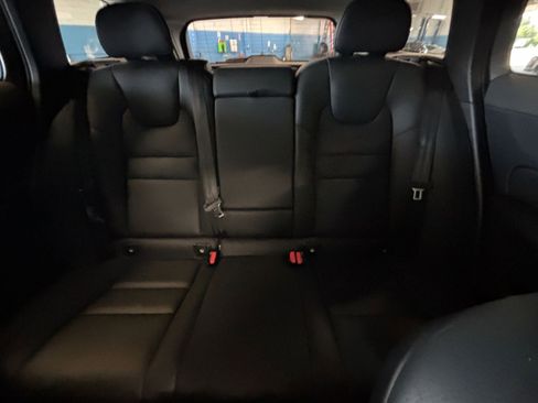 Used 2025 Volvo V60 B5 Cross Country Plus image 38