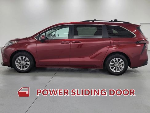 Used 2025 Toyota Sienna LE image 6