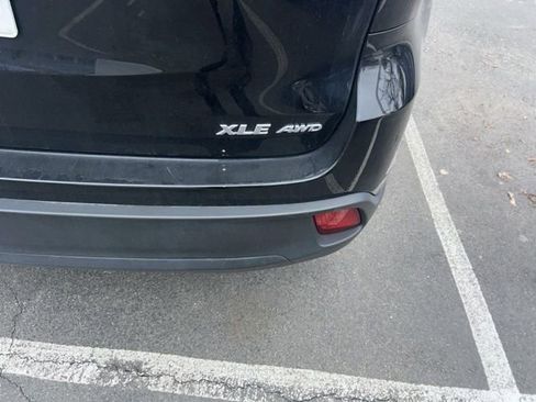 Used 2017 Toyota Highlander XLE image 17