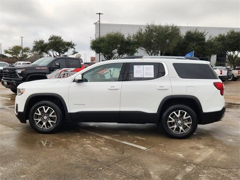Used 2023 GMC Acadia SLE w/ Driver Convenience Package image 4