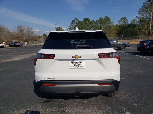 New 2026 Chevrolet Equinox LT w/ Convenience Package II image 8