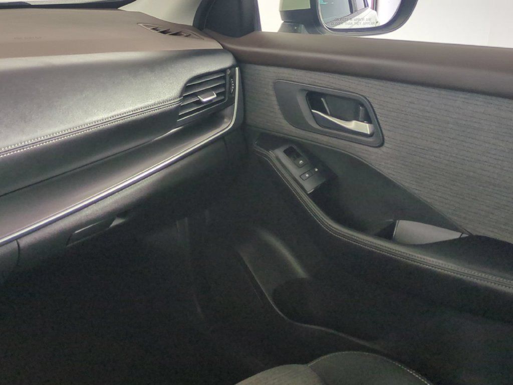Used 2023 Nissan Rogue SV FWD image 19