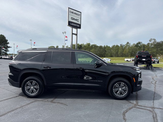 Used 2026 Chevrolet Traverse LT w/ Driver Confidence Package FWD image 2