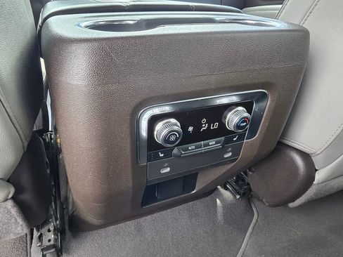 Used 2022 GMC Yukon SLT w/ SLT Premium Package AWD/4WD image 26
