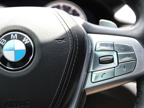 Used 2017 BMW 750i RWD image 19
