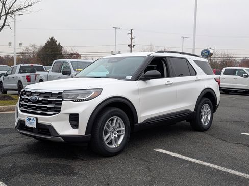 New 2026 Ford Explorer Active image 4