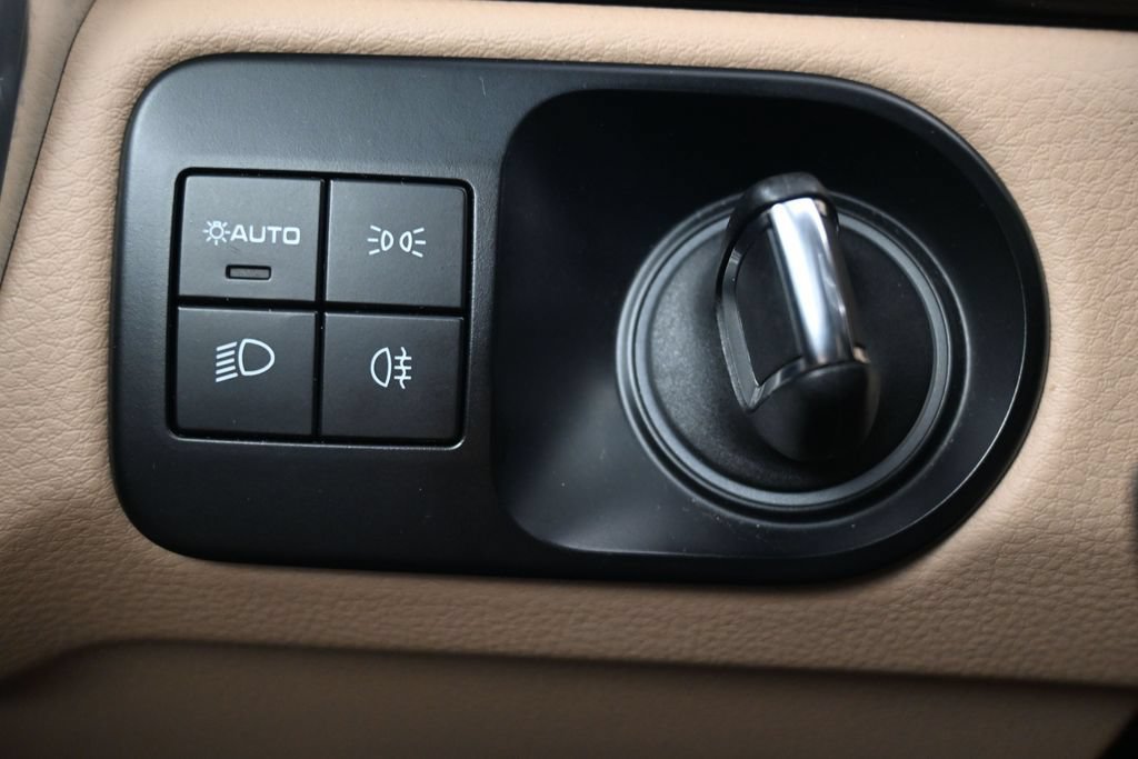 Certified 2022 Porsche Cayenne AWD/4WD image 23