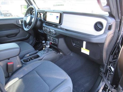 New 2026 Jeep Gladiator Sport AWD/4WD image 10