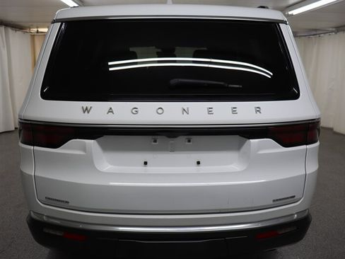 Used 2022 Jeep Wagoneer Series II AWD/4WD image 5