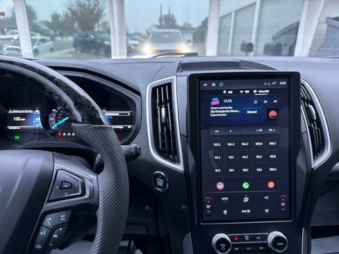 Certified 2022 Ford Edge SE w/ Black Appearance Package image 17