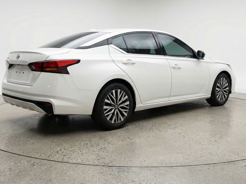 Used 2025 Nissan Altima 2.5 SV image 9