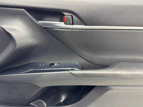 Used 2018 Toyota Camry SE image 40