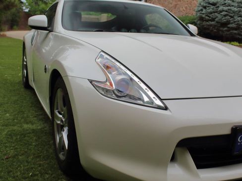 Used 2009 Nissan 370Z Touring RWD image 15